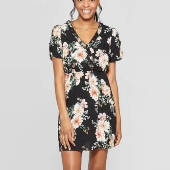 Xhilaration Dresses & Skirts - Xhilaration NWOT Women's Floral Print Short Sleeve Ruffle Trim Wrap Dress